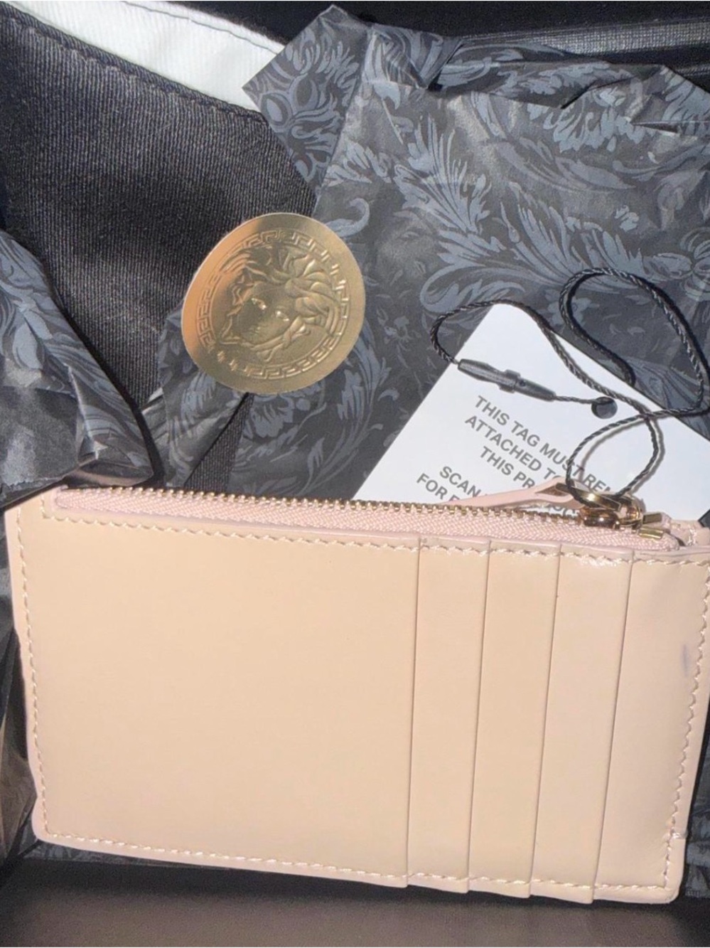 🔥Versace  Calfskin Leather Cream Patent Leather Clutch+ Gold full inclusion 🔥 - Picture 4 of 16